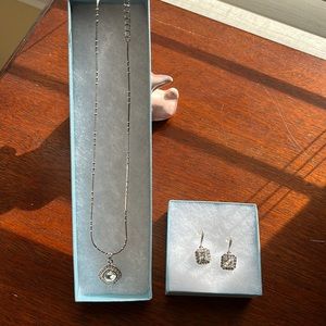Necklace and earring set